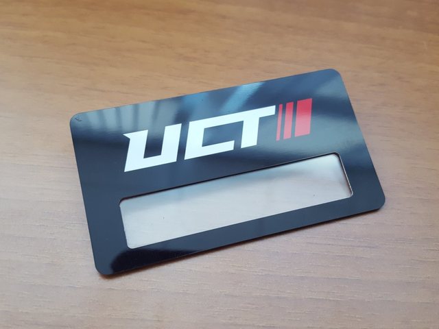 алюминиевый бейдж с логотпом