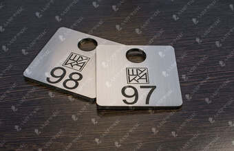 гардеробный номерок из двухстойного пластика